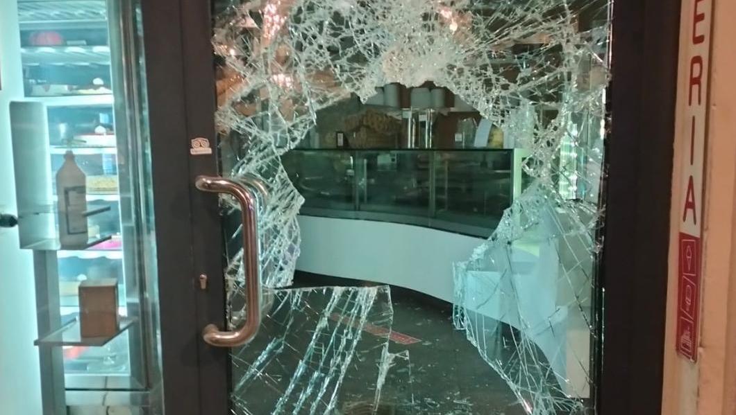 La gelateria vandalizzata per la seconda volta in un mese