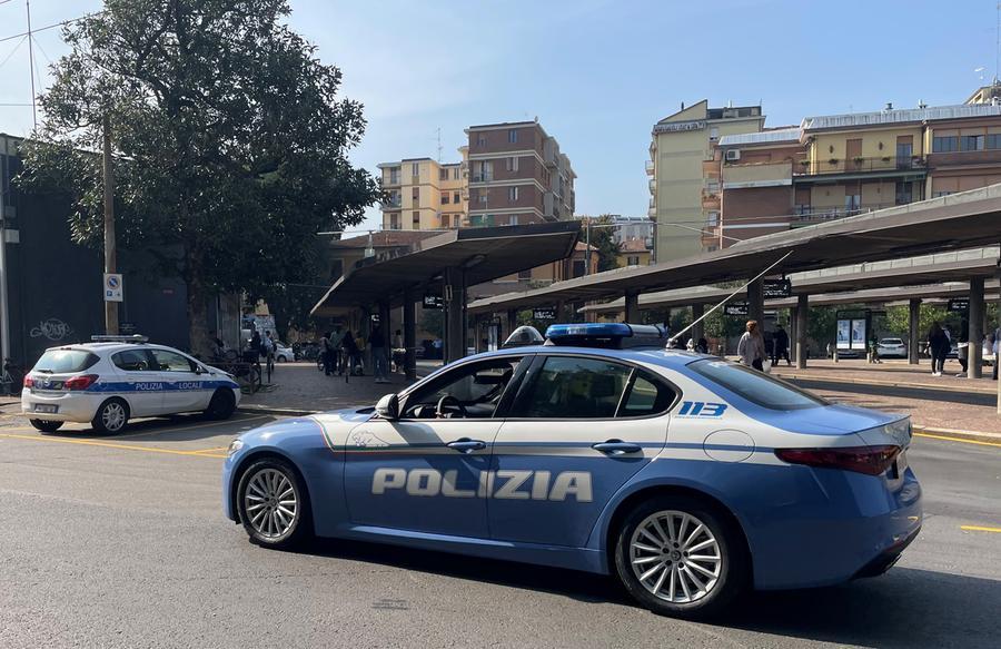 Modena. La polizia trova alla stazione delle corriere uno spacciatore condannato a 4 anni e 3 mesi di carcere