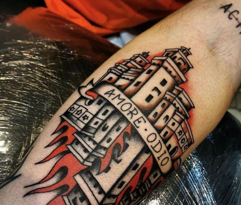 Suicida in diretta su Tik Tok Era atteso alla fiera del tatuaggio