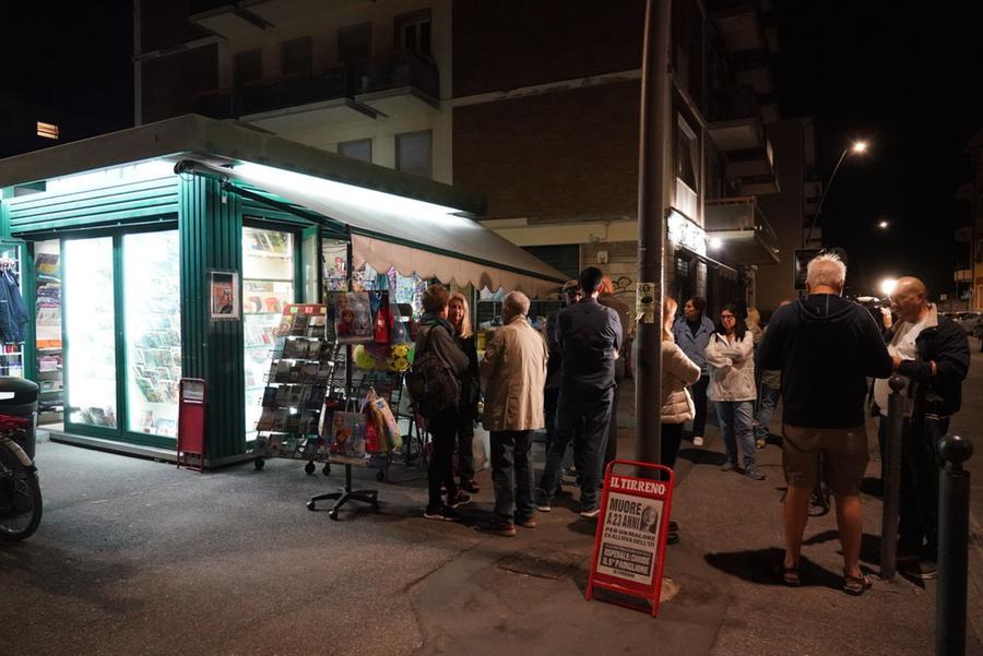 Livorno, alla “notte delle edicole” serrande e luci accese in Fabbricotti