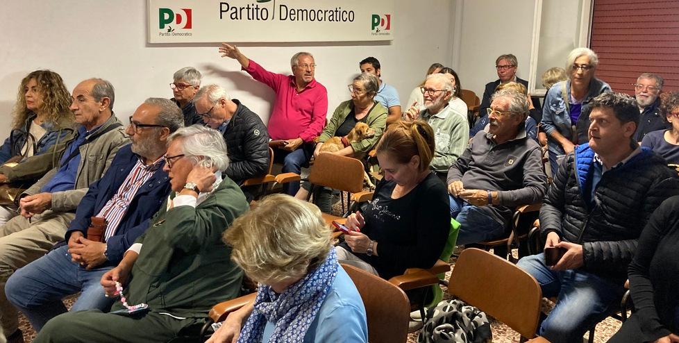 L’assemblea del Pd riunita nel circolo Guido Rossa (foto Falorni/Silvi)