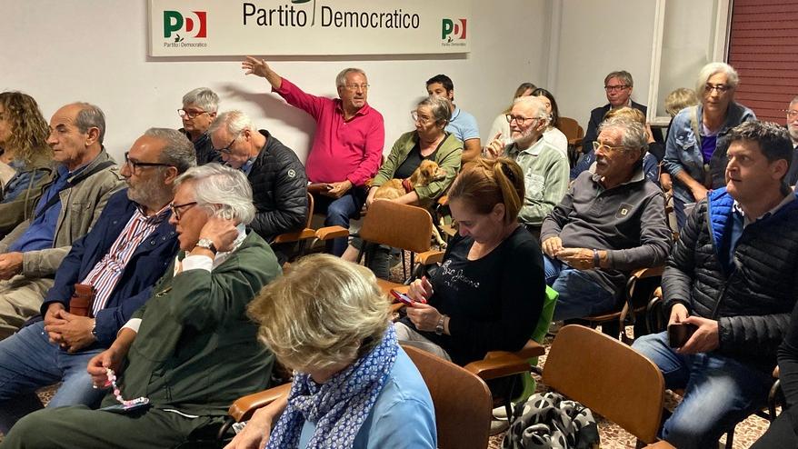 L’assemblea del Pd riunita nel circolo Guido Rossa (foto Falorni/Silvi)