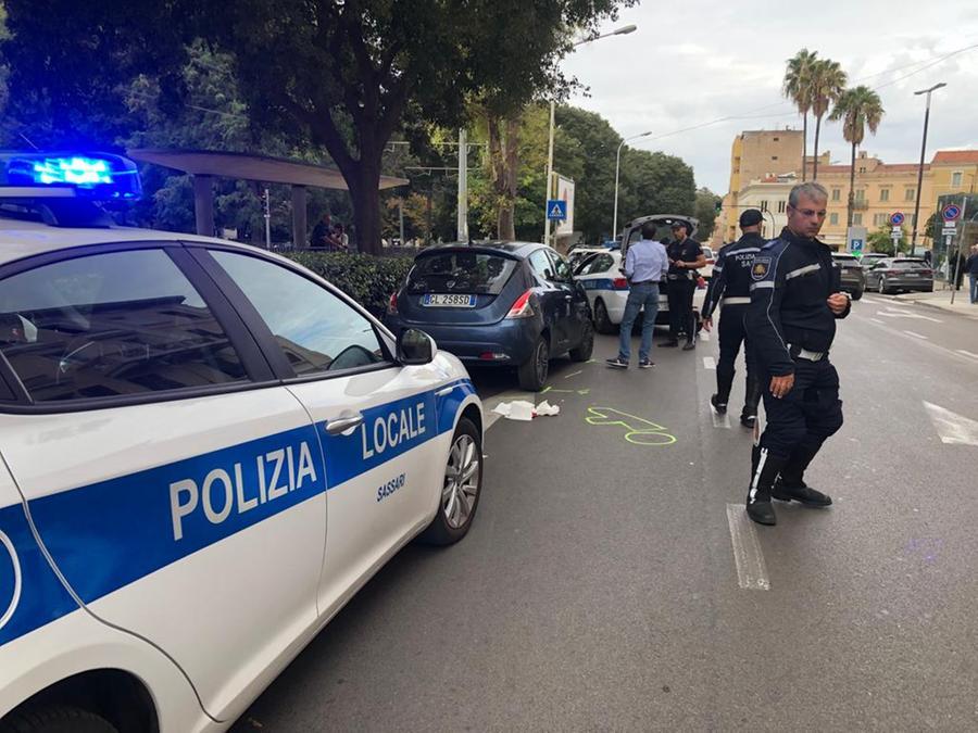 Pedone investito da un’auto in pieno centro a Sassari, è grave