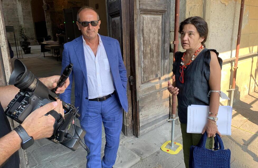 Domenico Gatto all’uscita del tribunale insieme all’avvocata Pamela Bonaiuti (foto Nucci)