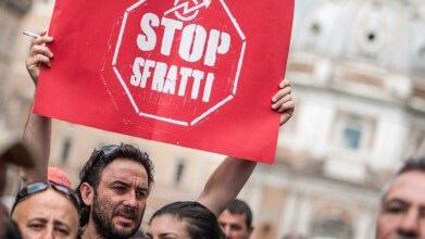 Una manifestazione contro gli sfratti (archivio)