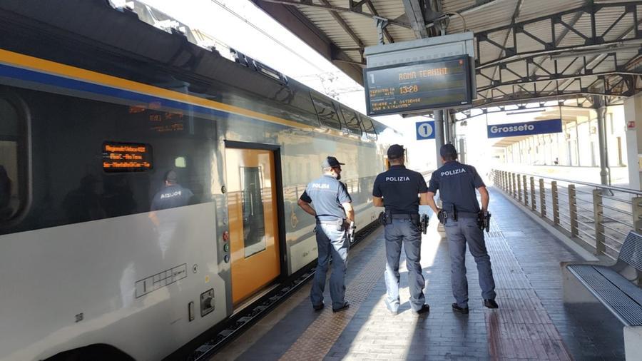 
	Agenti della Polfer alla stazione di Grosseto (foto d'archivio)

