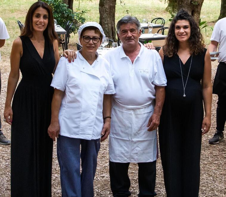 Valentina e Francesca Sorice con i genitori Giusy e Francesca