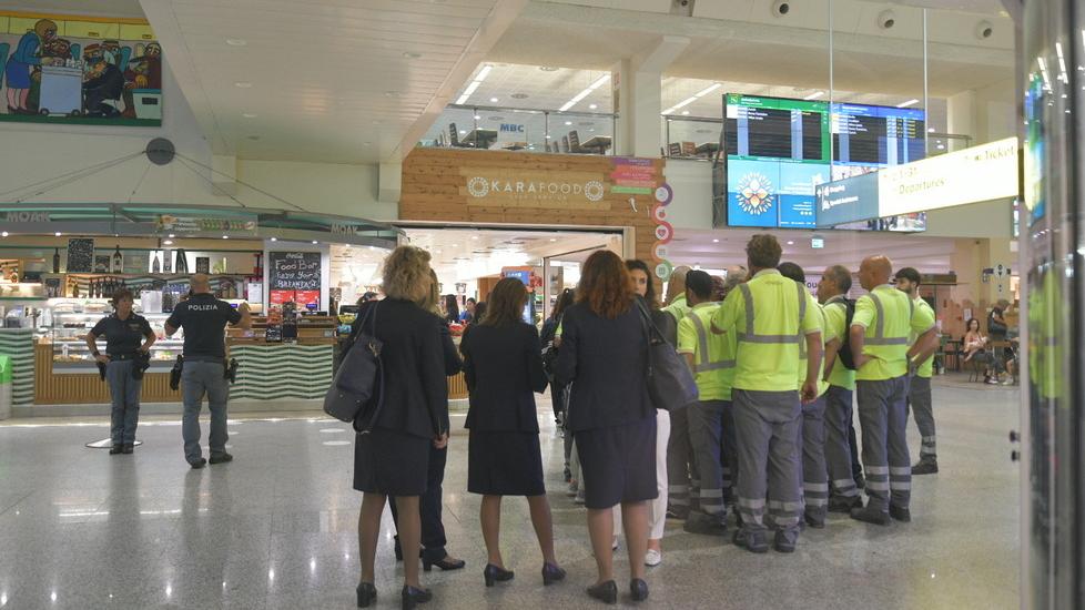 Falso allarme bomba all'aeroporto di Olbia, disagi e costi per le compagnie
