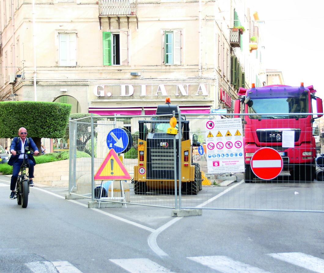 Sassari, il cantiere della nuova condotta in via Cagliari: traffico in tilt e negozi vuoti 