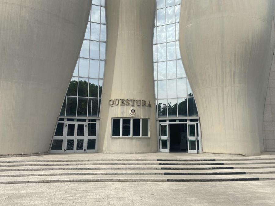 Sassari, violenta rissa in centro storico e fuga dei contendenti nei vicoli: indagini della polizia