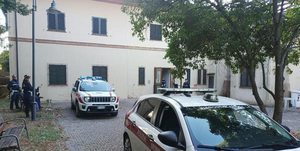 Pontedera, occupano Villa Piaggio e una casa: 4 denunciati
