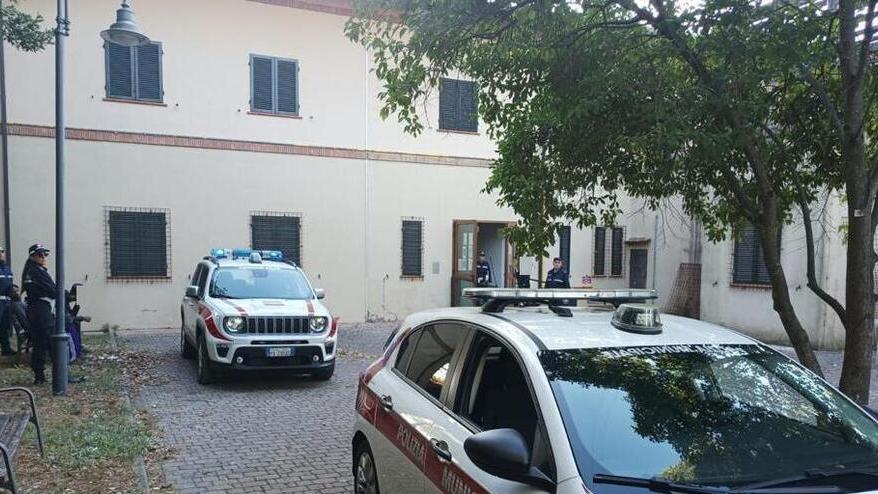 Pontedera, occupano Villa Piaggio e una casa: 4 denunciati