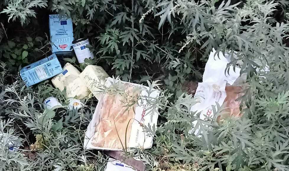 Empoli, i pacchi alimentari gettati nei campi a Corniola: ancora un episodio di sprechi
