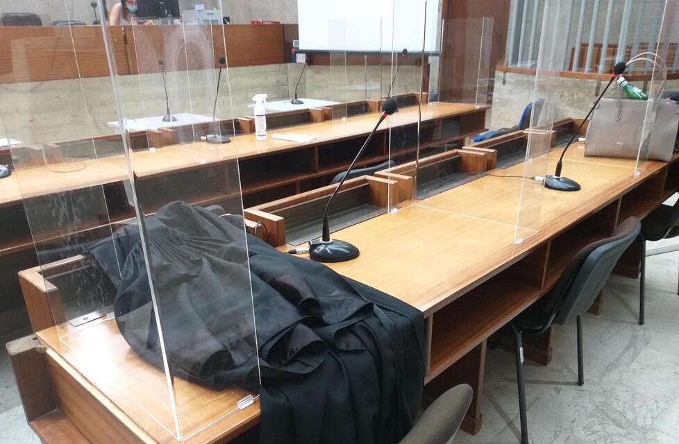 Grosseto, soldi a quattro studenti in cambio di sesso: 52enne finisce sotto processo