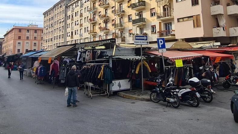 Livorno, bivacchi e furti nel centro città: «Serve un presidio permanente»