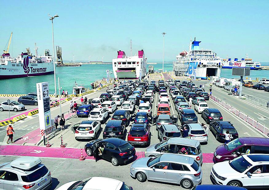 Elba, il turismo sull’isola soffre ma i passeggeri sono in aumento