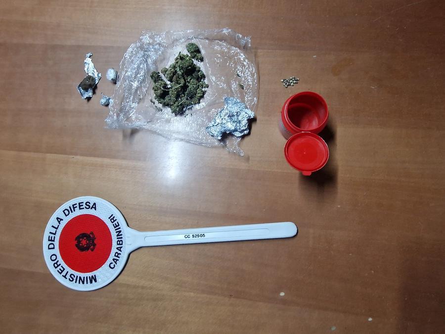 Trovato con la droga nell’auto, denunciato un 44enne