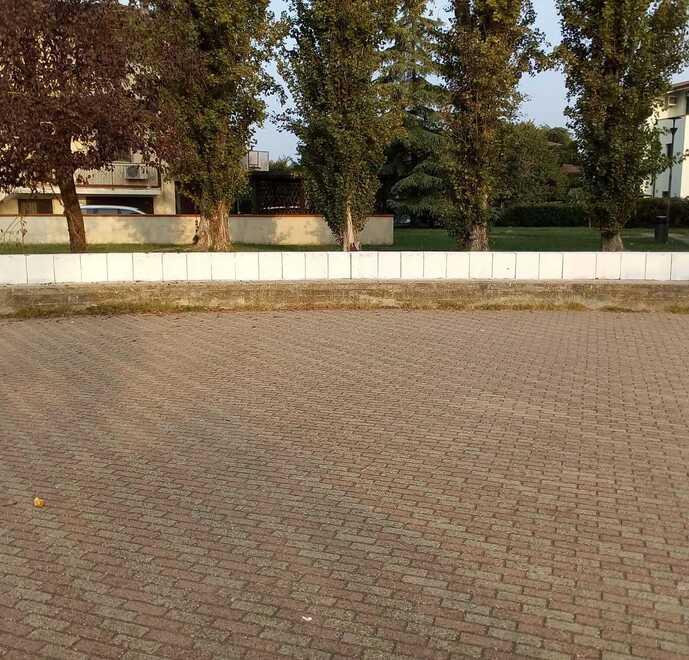 Portomaggiore e quel muretto che divide