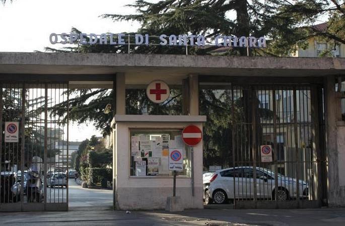 Mamma livornese partorisce a Pisa, ma la sua scelta fa litigare le consuocere in ospedale: arriva la polizia