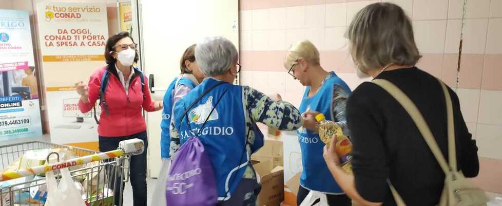 Sassari, rubati i viveri per i bisognosi: spariti caffè, tonno e tantissimo olio