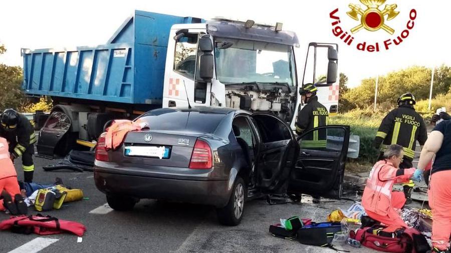 Violento scontro fra un’auto e un camion nei pressi di Fonni: perde la vita un uomo, ferita una donna