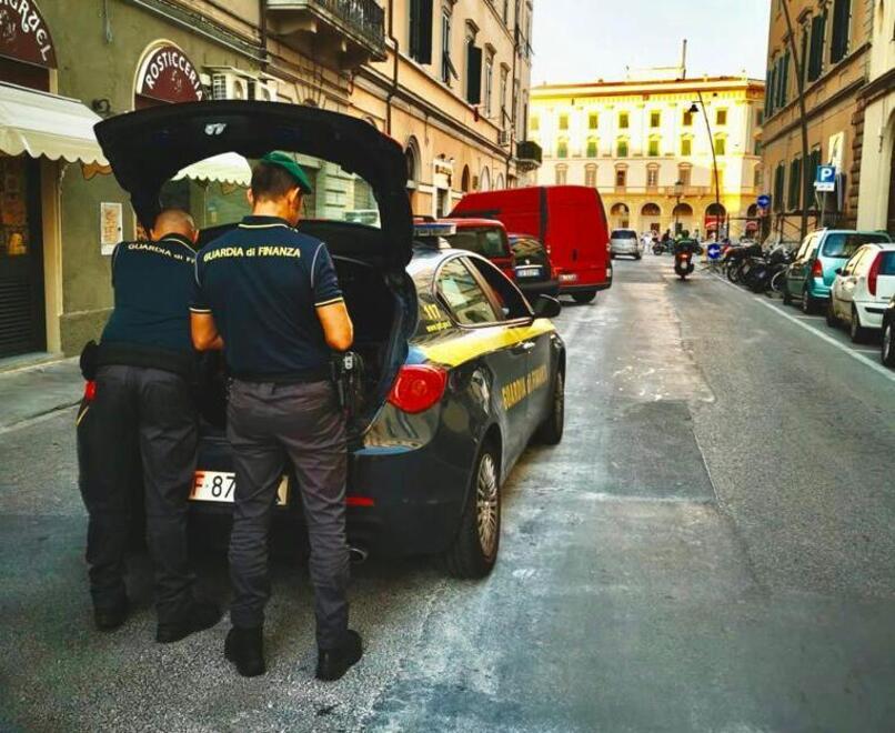 Muratore arrestato a Livorno con hashish e cocaina: «Non spaccio, erano per me»
