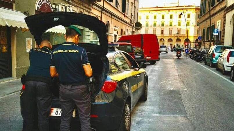 Muratore arrestato a Livorno con hashish e cocaina: «Non spaccio, erano per me»