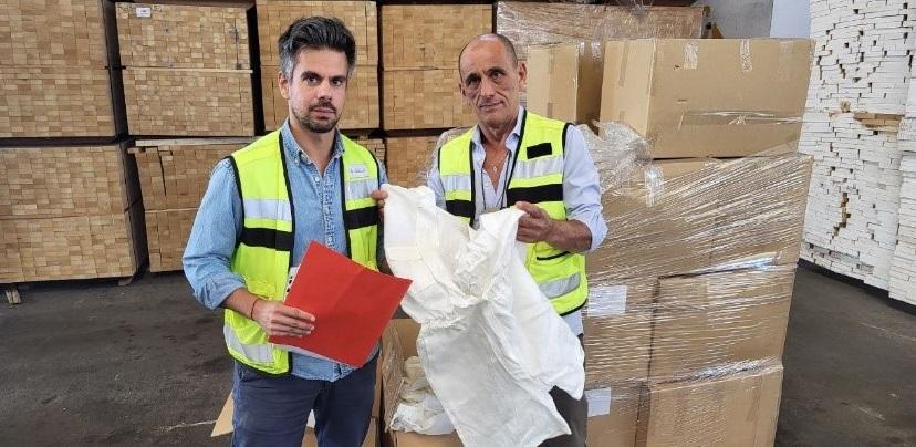 Uno dei capi di abbigliamento sequestrati