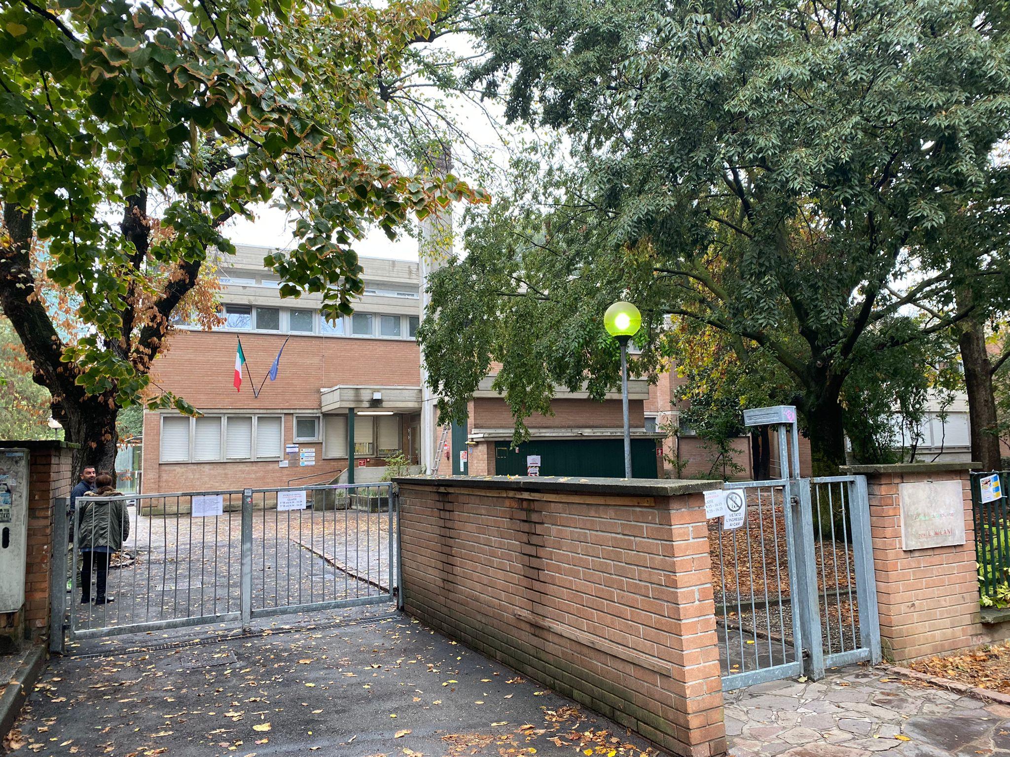 Cadono pezzi d’intonaco a scuola: chiuse le elementari Don Milani