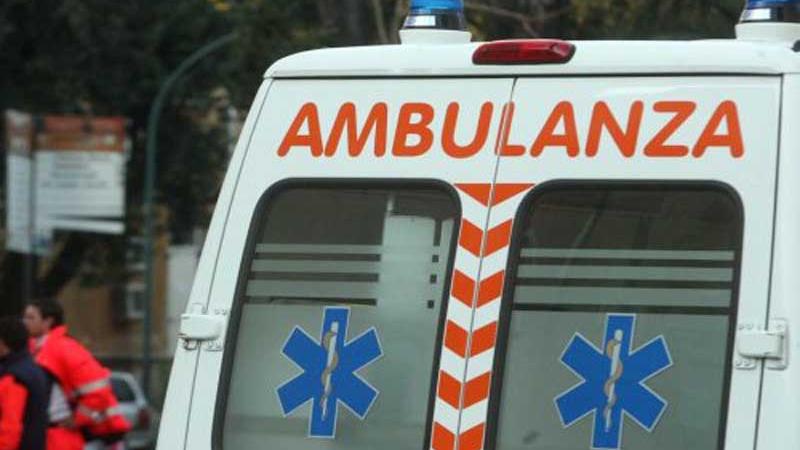 Investito mentre attraversa la strada, muore un 80enne
