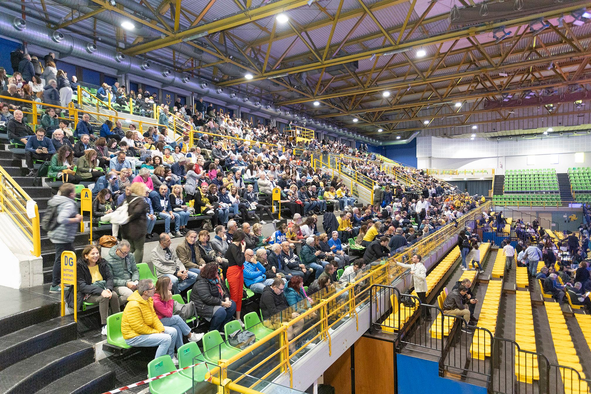 La carica dei 1.500 per abbracciare Modena Volley