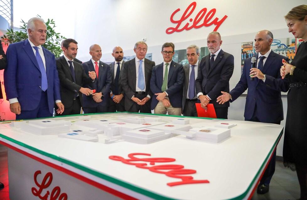 Un momento della presentazione dei nuovi spazi dello stabilimento Eli Lilly