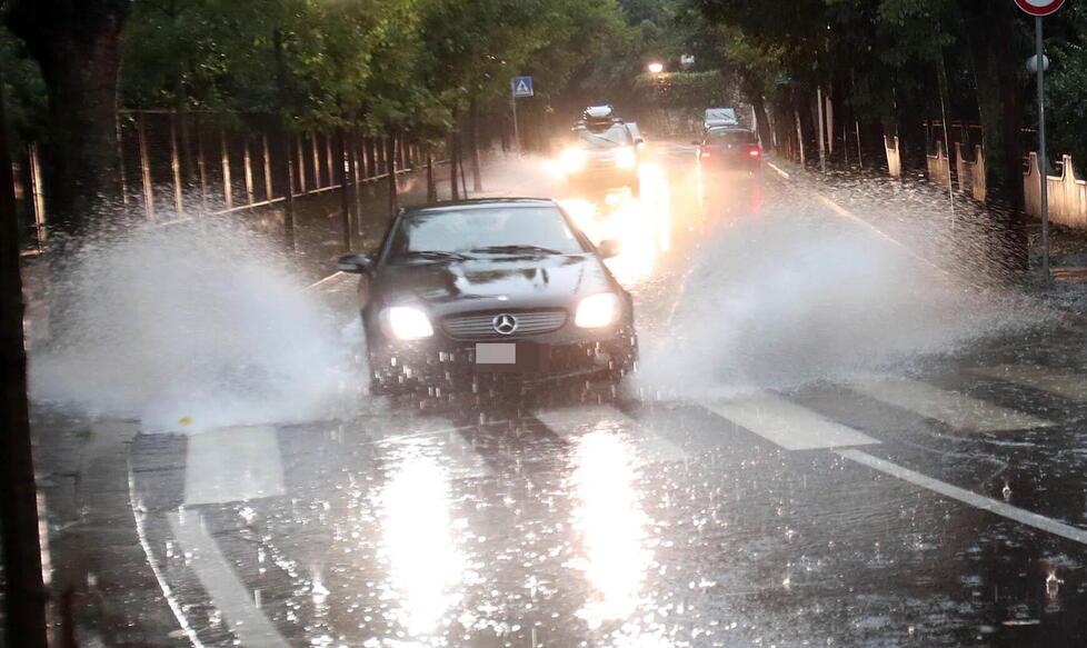 Piove e viale Diaz si allaga. Nessuna soluzione in vista<br>

