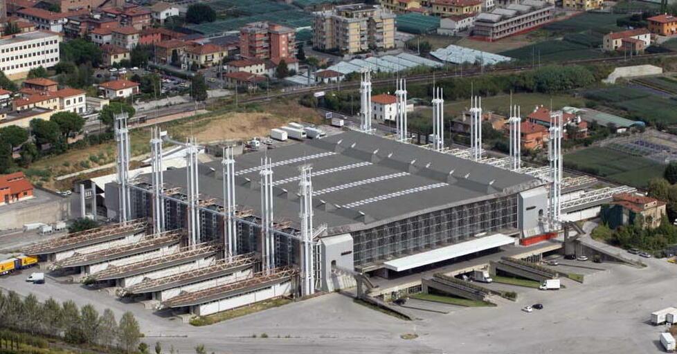 Il Mercato dei fiori di Pescia visto dall’alto (foto Nucci)