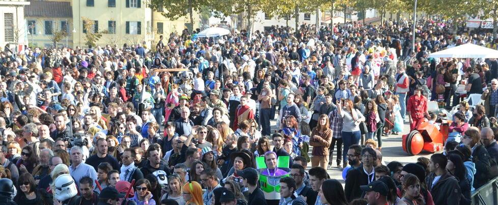 La folla in una passata edizione di Lucca C&G