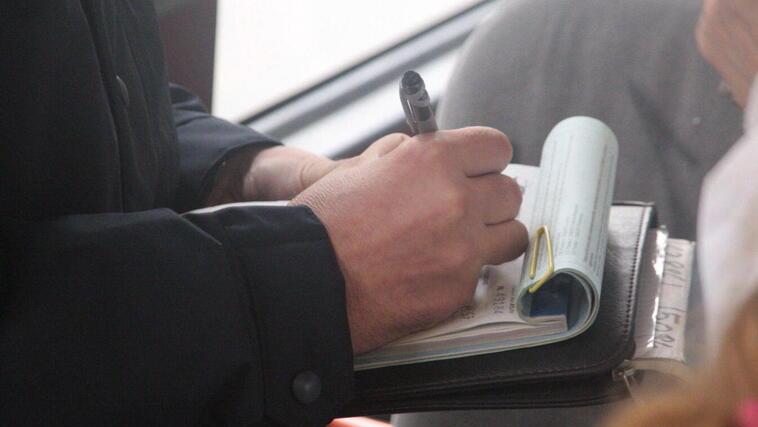 Un controllore su un bus (foto d’archivio)
