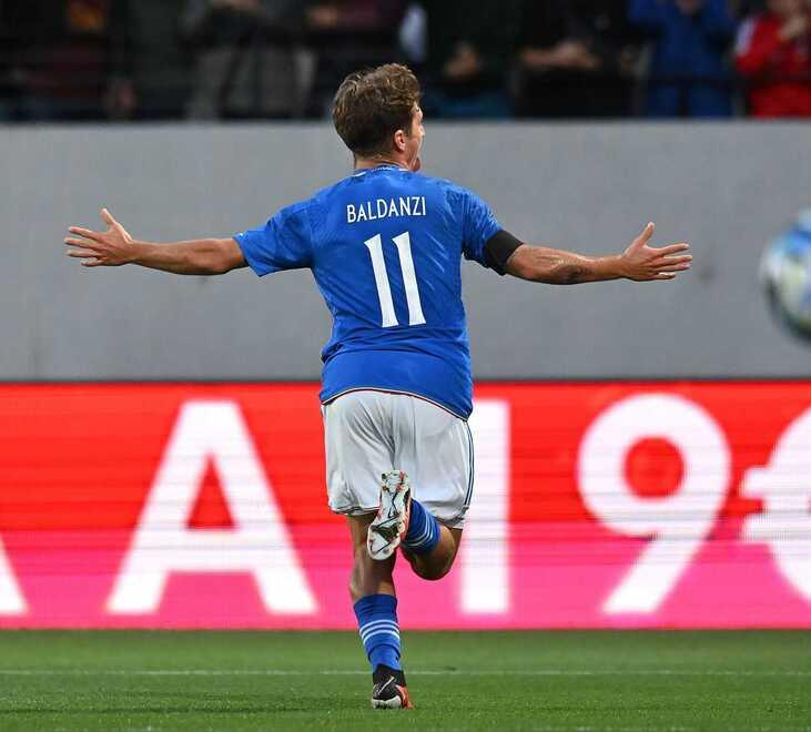 Tommaso Baldanzi esulta dopo il gol segnato alla Norvegia con l’Under 21