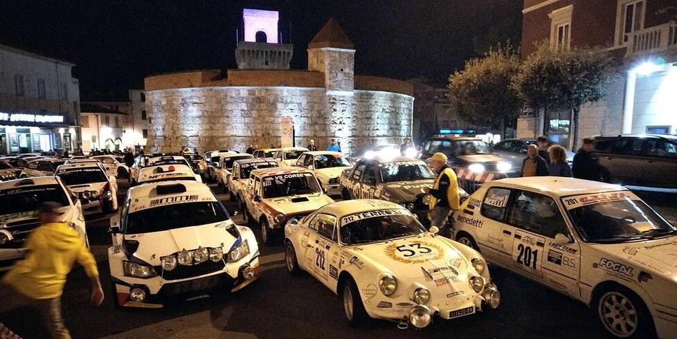 Il riordino delle auto partecipanti all’edizione 2022 del Rally delle Colline Metallifere e della Val di Cornia (foto Paolo Barlettani)