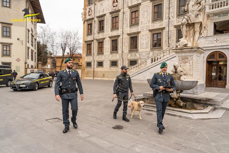Pisa, sequestrati 1,5 kg di hashish: un arresto e una denuncia