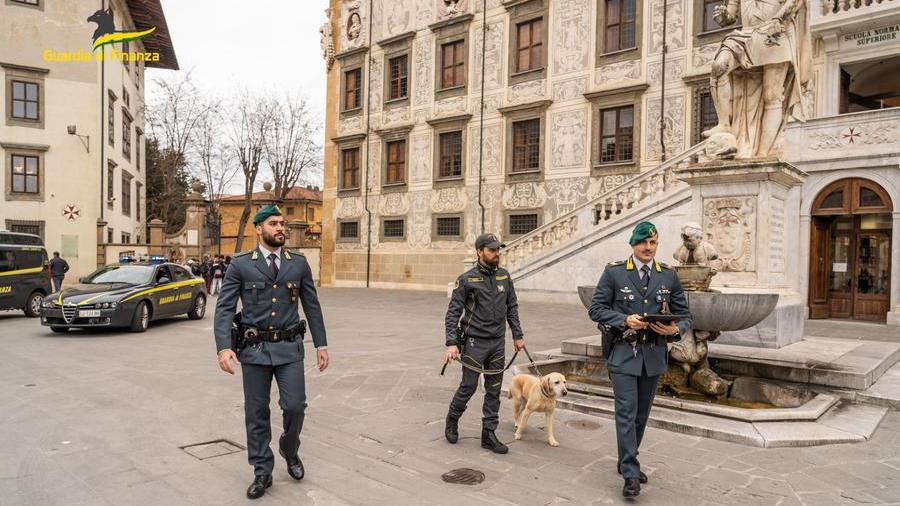 Pisa, sequestrati 1,5 kg di hashish: un arresto e una denuncia