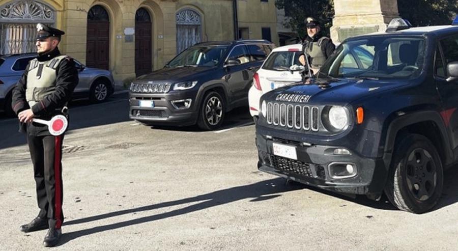 
	Controlli dei carabinieri di Collesalvetti (foto d'archivio)

