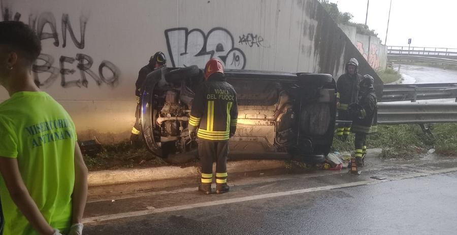 
	L'auto ribaltata

