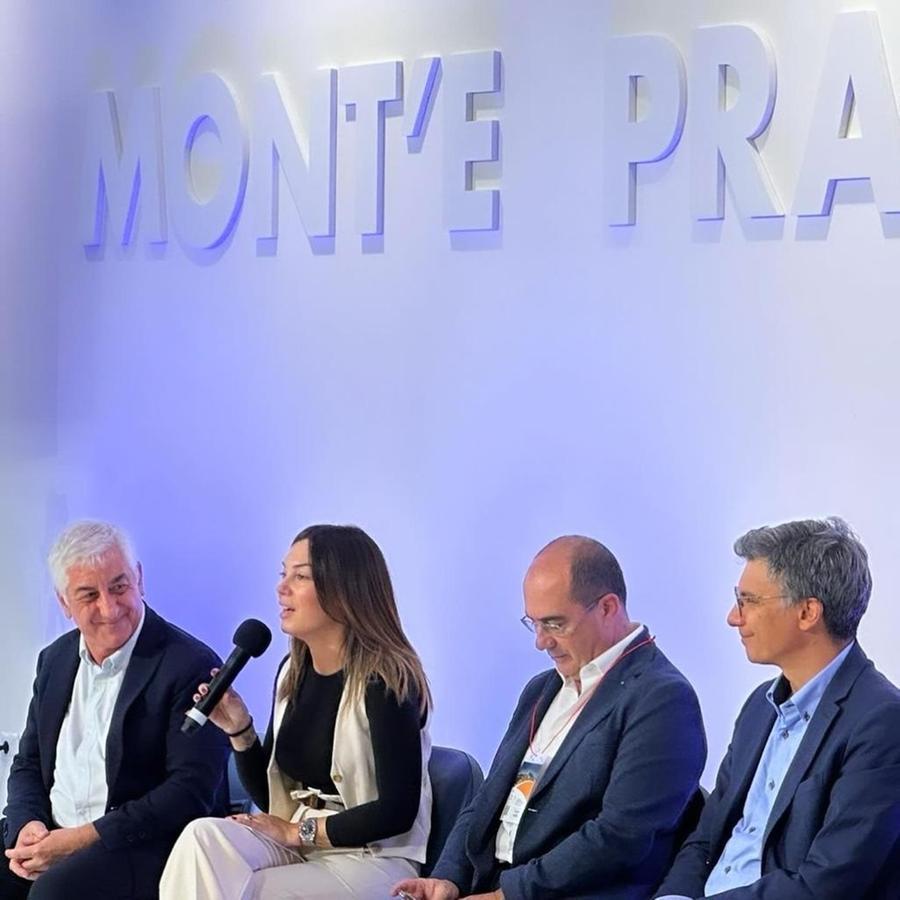 
	L'assessore Pili, con il sindaco di Cabras, primo a destra

