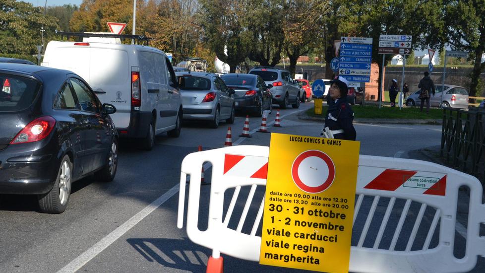 Viali chiusi. Lo stop alla circolazione delle auto su una parte della circonvallazione scatterà la mattina dell’evento alle ore 8