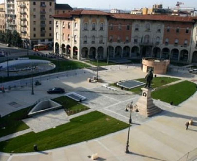 Nella foto una veduta di piazza Vittorio Emanuele II, inserita nelle aree dove vale l’ordinanza anti-alcol in zona Stazione