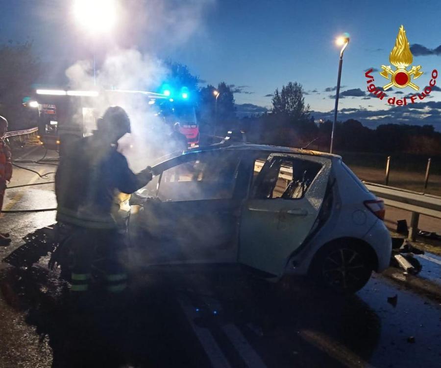 Reggio Emilia, scooter contro auto: muore 42enne