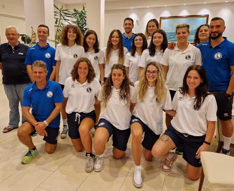 La squadra con lo staff tecnico