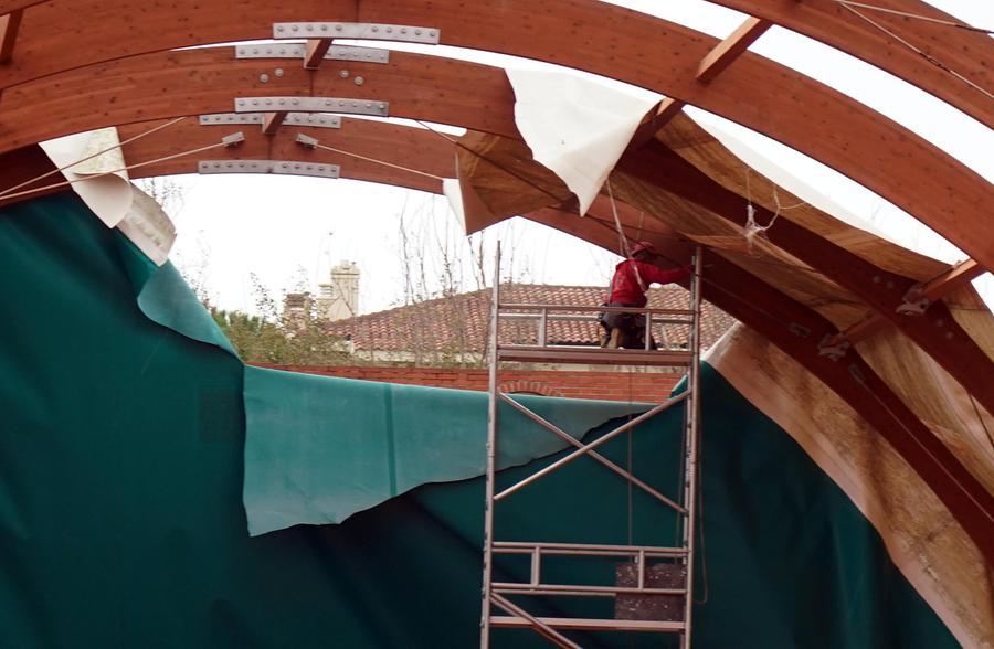 Livorno, dopo il tornado in Banditella tutti al lavoro al Tennis club: «A dicembre il nuovo pallone»