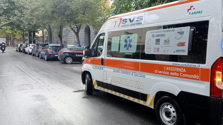 L'ambulanza della Svs sul posto insieme ai carabinieri
