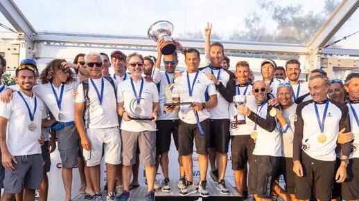 Carrara, nella vela, nuovo trionfo di Mela ai Mondiali. Brilla la barca dell’armatore Andrea Rossi<br>